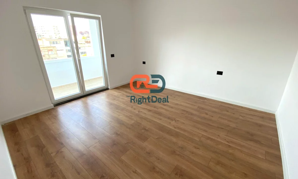 Shtepi ne shitje Apartament ne Tirane, 1+1, Mobilimi Bosh, pa mobiluar, Pagesa 125,000  Euro.