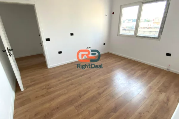 Shtepi ne shitje Apartament ne Tirane, 1+1, Mobilimi Bosh, pa mobiluar, Pagesa 125,000  Euro.