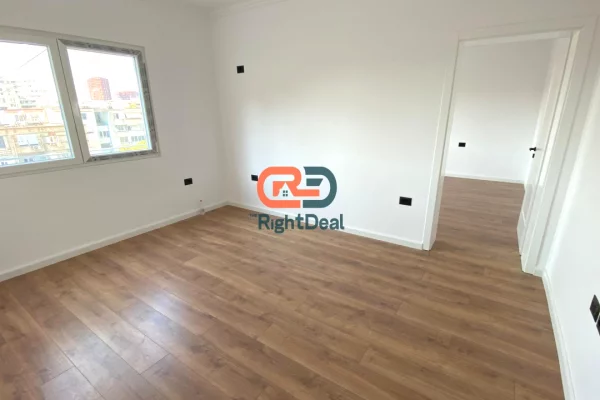 Shtepi ne shitje Apartament ne Tirane, 1+1, Mobilimi Bosh, pa mobiluar, Pagesa 125,000  Euro.