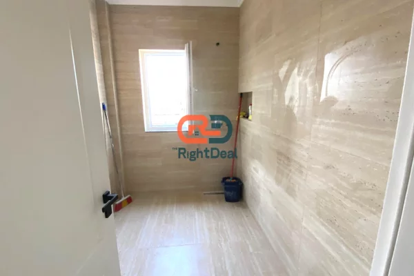 Shtepi ne shitje Apartament ne Tirane, 1+1, Mobilimi Bosh, pa mobiluar, Pagesa 125,000  Euro.