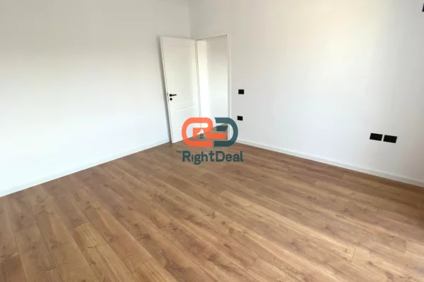 Shtepi ne shitje Apartament ne Tirane, 1+1, Mobilimi Bosh, pa mobiluar, Pagesa 125,000  Euro.