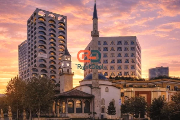 Tek Sheshi Skenderbej, Shitet Apartament 2+1+2 Dhe 2 Poste Parking Tek “Book Building”!