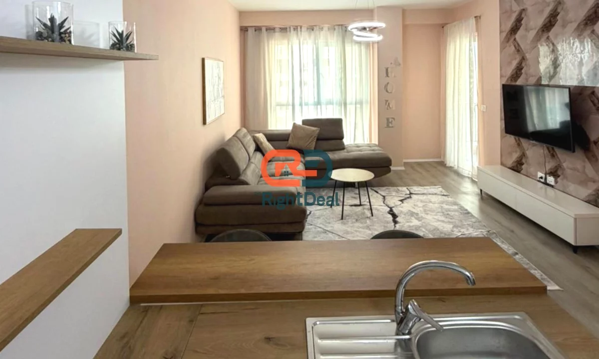 Shtepi ne shitje Apartament ne Tirane, 1+1, Mobilimi E mobiluar, Pagesa 135,000  Euro.
