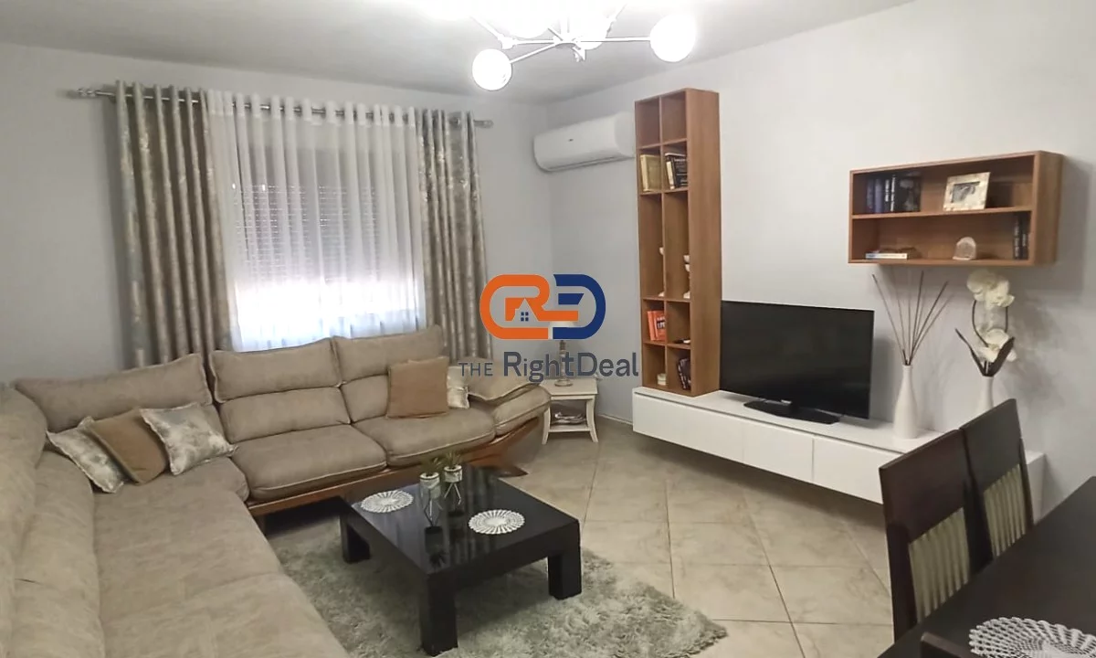 Shtepi ne shitje Vila Luksoze ne Tirane, 4+1, Mobilimi E mobiluar, Pagesa 325,000  Euro.