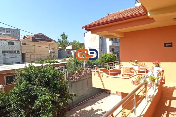 Shtepi ne shitje Vila Luksoze ne Tirane, 4+1, Mobilimi E mobiluar, Pagesa 325,000  Euro.