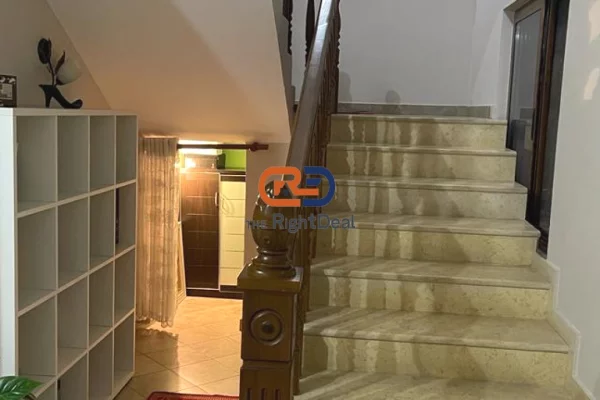 Shtepi ne shitje Vila Luksoze ne Tirane, 4+1, Mobilimi E mobiluar, Pagesa 325,000  Euro.