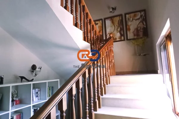 Shtepi ne shitje Vila Luksoze ne Tirane, 4+1, Mobilimi E mobiluar, Pagesa 325,000  Euro.