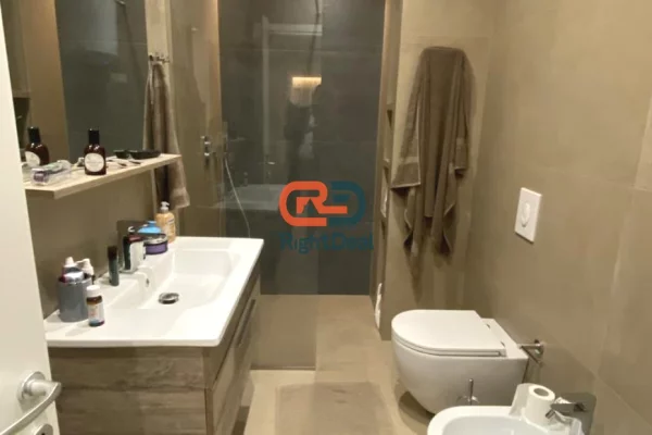 Shtepi me qera Apartament ne Tirane, 3+1, Mobilimi E mobiluar, Pagesa 1,100  Euro.