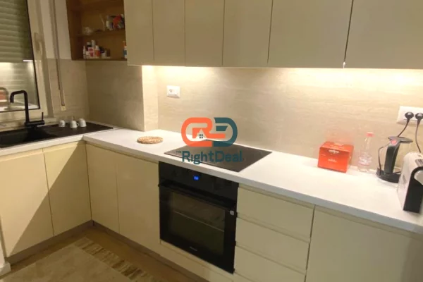 Shtepi me qera Apartament ne Tirane, 3+1, Mobilimi E mobiluar, Pagesa 1,100  Euro.