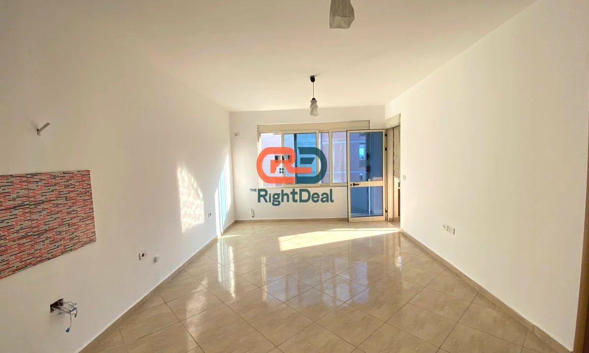 Shtepi ne shitje Apartament ne Tirane, 1+1, Mobilimi Bosh, pa mobiluar, Pagesa 950,000  Euro.
