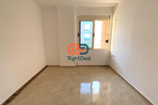 Shtepi ne shitje Apartament ne Tirane, 1+1, Mobilimi Bosh, pa mobiluar, Pagesa 950,000  Euro.