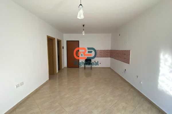 Shtepi ne shitje Apartament ne Tirane, 1+1, Mobilimi Bosh, pa mobiluar, Pagesa 950,000  Euro.
