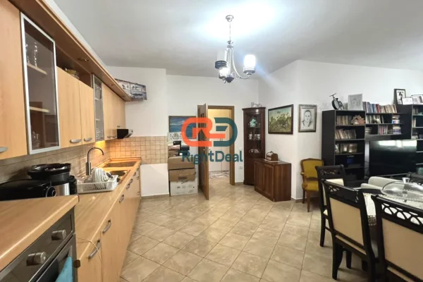 Shtepi ne shitje Apartament ne Tirane, 1+1, Mobilimi E mobiluar, Pagesa 190,000  Euro.