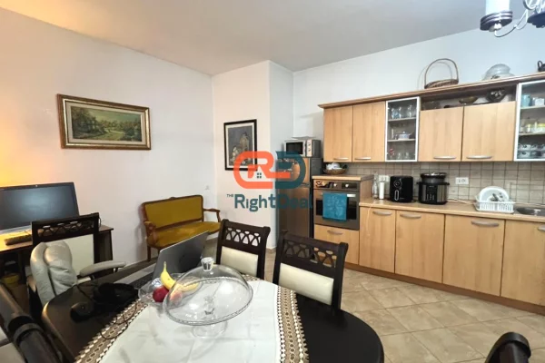 Shtepi ne shitje Apartament ne Tirane, 1+1, Mobilimi E mobiluar, Pagesa 190,000  Euro.