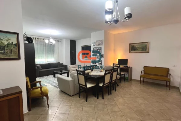 Shtepi ne shitje Apartament ne Tirane, 1+1, Mobilimi E mobiluar, Pagesa 190,000  Euro.