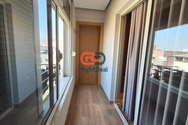 Shtepi ne shitje Apartament ne Tirane, 1+1, Mobilimi E mobiluar, Pagesa 190,000  Euro.