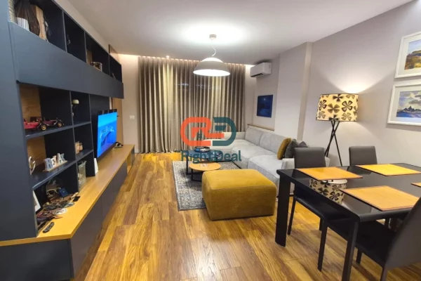 Shtepi ne shitje Apartament ne Tirane, 1+1, Mobilimi E mobiluar, Pagesa 190,000  Euro.
