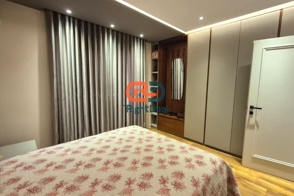 Shtepi ne shitje Apartament ne Tirane, 1+1, Mobilimi E mobiluar, Pagesa 190,000  Euro.