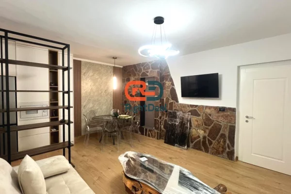 Shtepi me qera Apartament ne Tirane, 2+1, Mobilimi E mobiluar, Pagesa 75,000  Leke.