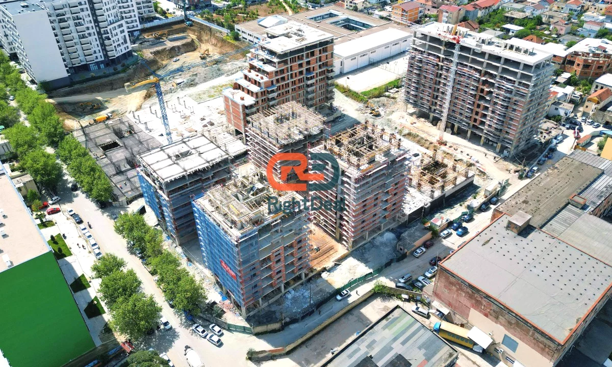 Shtepi ne shitje Apartament ne Tirane, 2+1, Mobilimi Bosh, pa mobiluar, Pagesa 142,000  Euro.