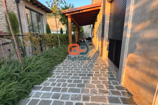 Shtepi ne shitje Apartament ne Tirane, 2+1, Mobilimi E mobiluar, Pagesa 545,000  Euro.