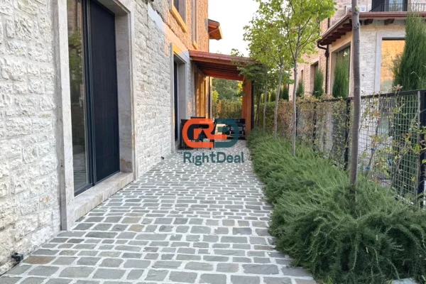 Shtepi ne shitje Apartament ne Tirane, 2+1, Mobilimi E mobiluar, Pagesa 545,000  Euro.