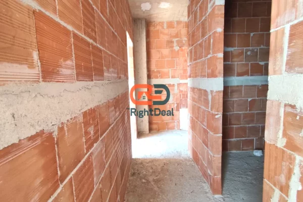 Shtepi ne shitje Apartament ne Tirane, 2+1, Mobilimi Bosh, pa mobiluar, Pagesa 140,000  Euro.