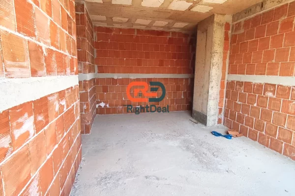 Shtepi ne shitje Apartament ne Tirane, 2+1, Mobilimi Bosh, pa mobiluar, Pagesa 140,000  Euro.