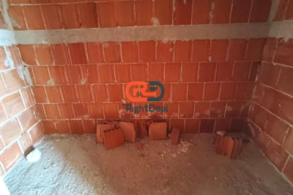 Shtepi ne shitje Apartament ne Tirane, 2+1, Mobilimi Bosh, pa mobiluar, Pagesa 140,000  Euro.