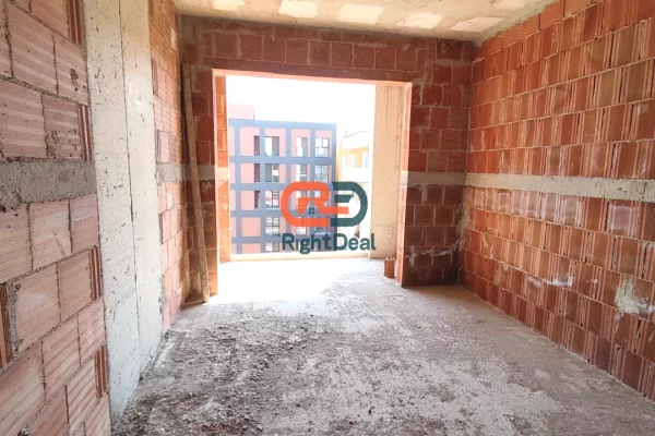 Shtepi ne shitje Apartament ne Tirane, 2+1, Mobilimi Bosh, pa mobiluar, Pagesa 140,000  Euro.