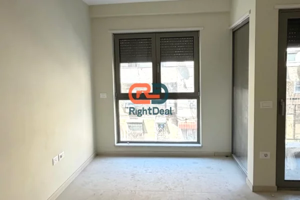 Tek Shkolla Kuqe, Jepet Me Qira Apartament 1+1, I Pershtatshem Per Zyra !!