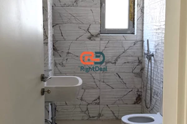Tek Shkolla Kuqe, Jepet Me Qira Apartament 1+1, I Pershtatshem Per Zyra !!