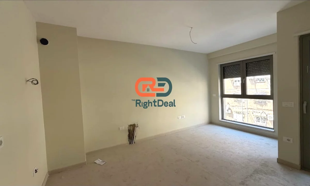 Tek Shkolla Kuqe, Jepet Me Qira Apartament 1+1, I Pershtatshem Per Zyra !!