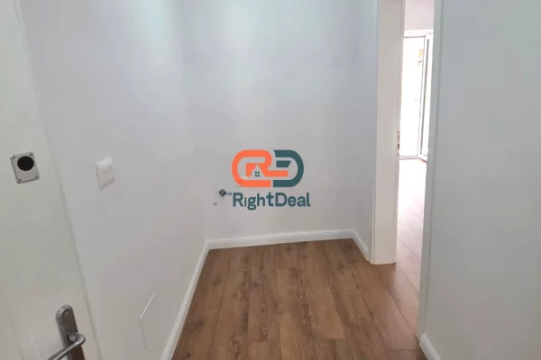 Shtepi ne shitje Apartament ne Tirane, 1+1, Mobilimi Bosh, pa mobiluar, Pagesa 170,000  Euro.