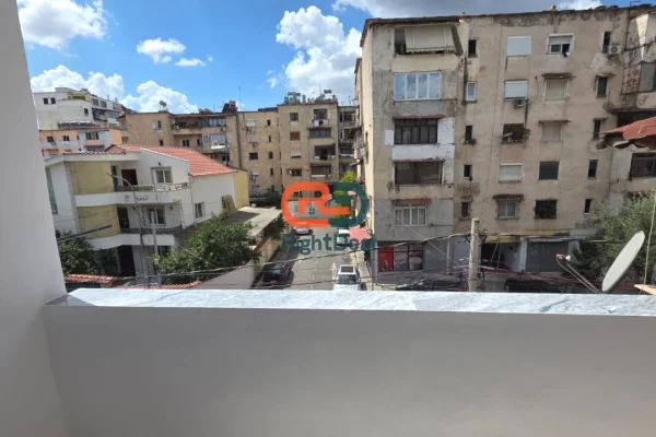 Shtepi ne shitje Apartament ne Tirane, 1+1, Mobilimi Bosh, pa mobiluar, Pagesa 170,000  Euro.