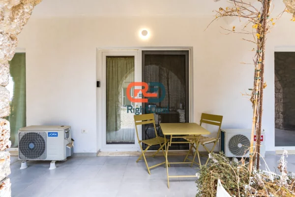 House for Sale Apartment in Himara, Garsoniere, Furniture Furnished, Payment 150,000  Euro.