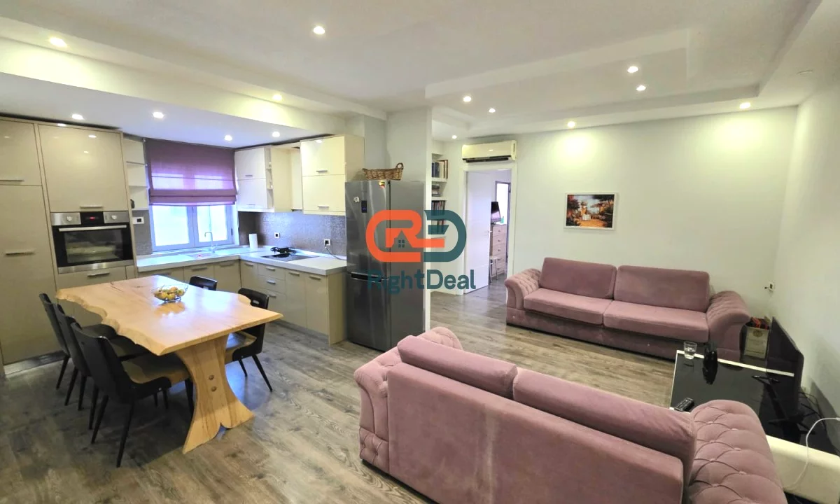 Shtepi ne shitje Apartament ne Tirane, 2+1, Mobilimi E mobiluar, Pagesa 1,930,000  Euro.