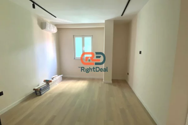 Ne Komune Te Parisit Shitet Apartament 1+1 Perfekt Per Investim!!