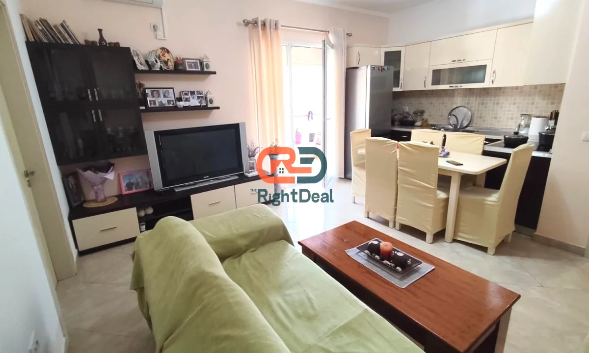 Shtepi ne shitje Apartament ne Tirane, 2+1, Mobilimi Bosh, pa mobiluar, Pagesa 190,000  Euro.