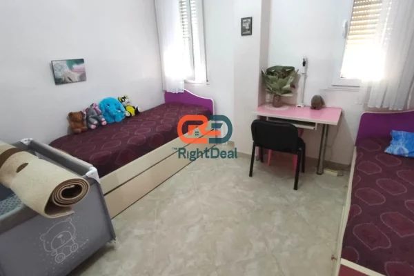 Shtepi ne shitje Apartament ne Tirane, 2+1, Mobilimi Bosh, pa mobiluar, Pagesa 190,000  Euro.