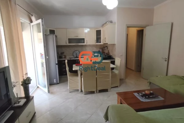 Shtepi ne shitje Apartament ne Tirane, 2+1, Mobilimi Bosh, pa mobiluar, Pagesa 190,000  Euro.