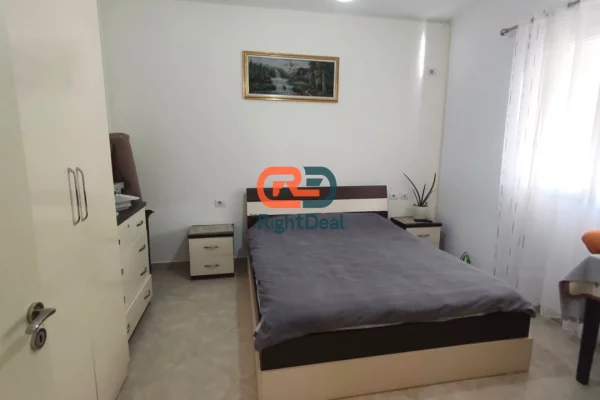 Shtepi ne shitje Apartament ne Tirane, 2+1, Mobilimi Bosh, pa mobiluar, Pagesa 190,000  Euro.