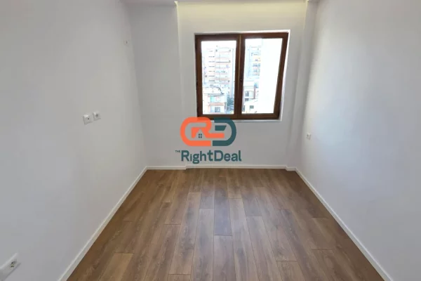 Shtepi ne shitje Apartament ne Tirane, 1+1, Mobilimi Bosh, pa mobiluar, Pagesa 143,000  Euro.