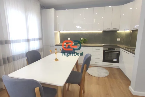 Shtepi me qera Apartament ne Tirane, 2+1, Mobilimi E mobiluar, Pagesa 1,050  Euro.