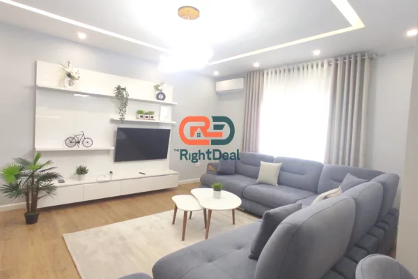 Prane Ring Center, Jepet Me Qira, Apartament 2+1, Totalisht I Investuar!!