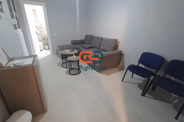 Ne Fillim Te Rruges Se Kavajes, Jepet Ambient Me Qira, Ideal Per Zyra !!!