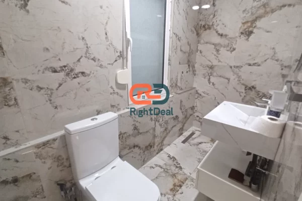 Ne Fillim Te Rruges Se Kavajes, Jepet Ambient Me Qira, Ideal Per Zyra !!!
