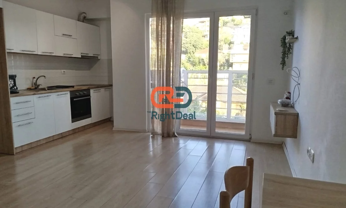 Shtepi me qera Apartament ne Tirane, Garsoniere, Mobilimi Pjeserisht e mobiluar, Pagesa 380  Euro.
