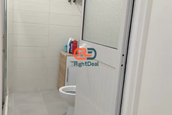 Shtepi me qera Apartament ne Tirane, Garsoniere, Mobilimi Pjeserisht e mobiluar, Pagesa 380  Euro.