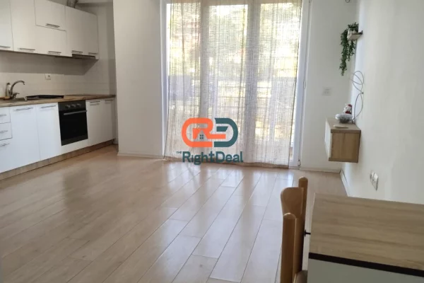 Shtepi me qera Apartament ne Tirane, Garsoniere, Mobilimi Pjeserisht e mobiluar, Pagesa 380  Euro.